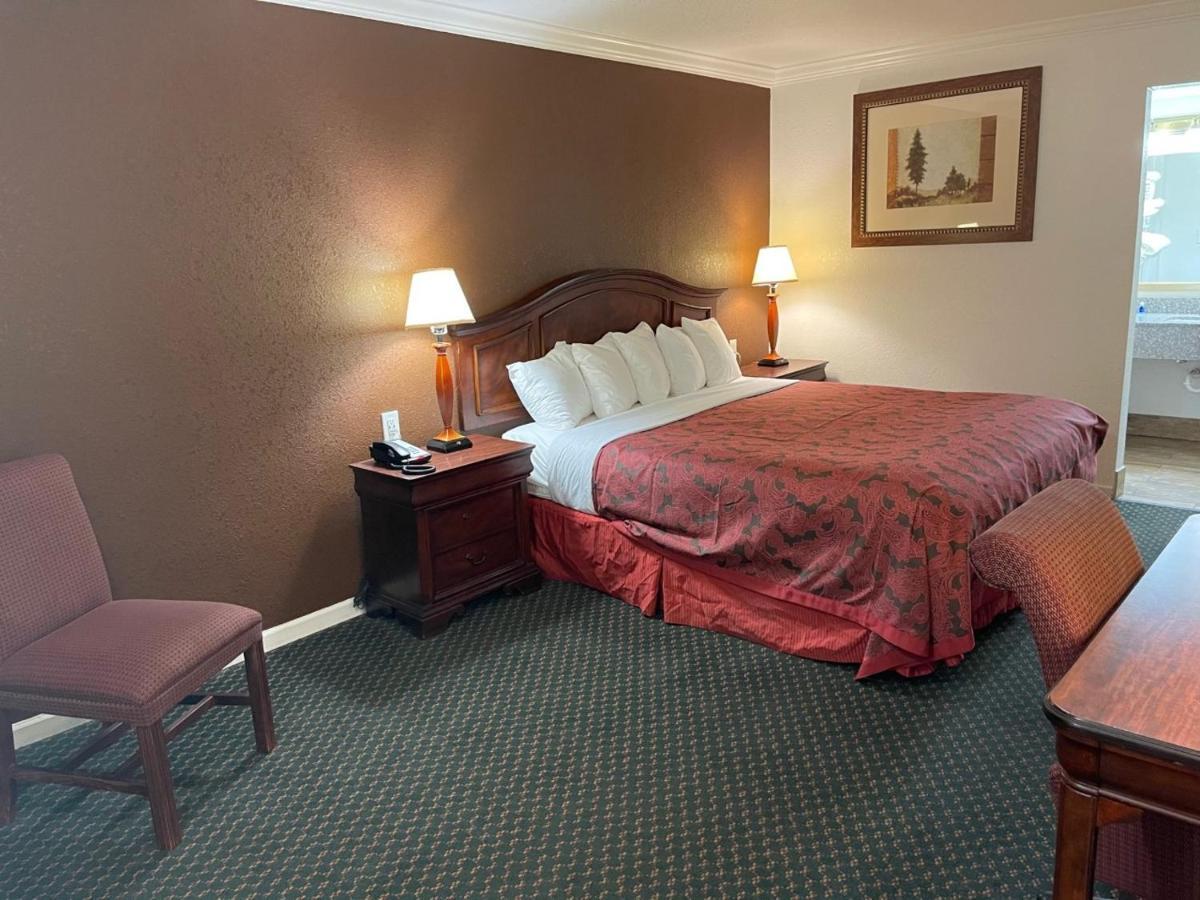 Hotel 1st Interstate 2*
