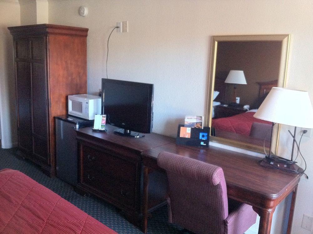 Hotel 1st Interstate